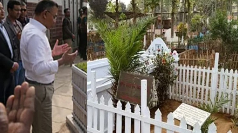 নানা-নানির কবর জিয়ারত করলেন প্রধানমন্ত্রী