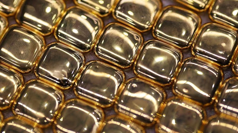 বিশ্ববাজারে আরও বাড়ল স্বর্ণের দাম, দেশে কত