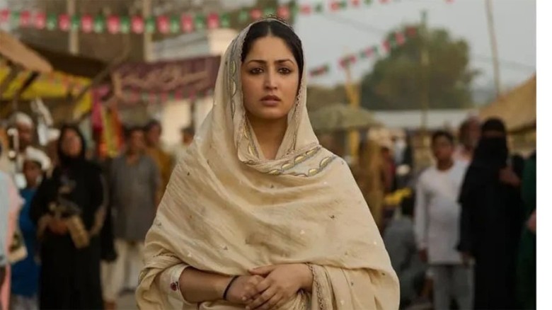 কোরআন শিখে চরিত্রে ডুব, ‘হক’ দিয়ে নজর কাড়লেন ইয়ামি