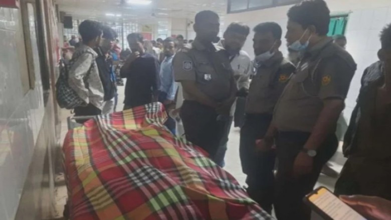 নিউমার্কেটে প্রকাশ্যে গুলি করে যুবককে হত্যা