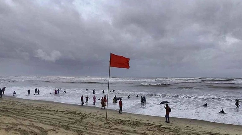বঙ্গোপসাগরে নিম্নচাপ, ৪ সমুদ্রবন্দরে ৩ নম্বর সতর্ক সংকেত