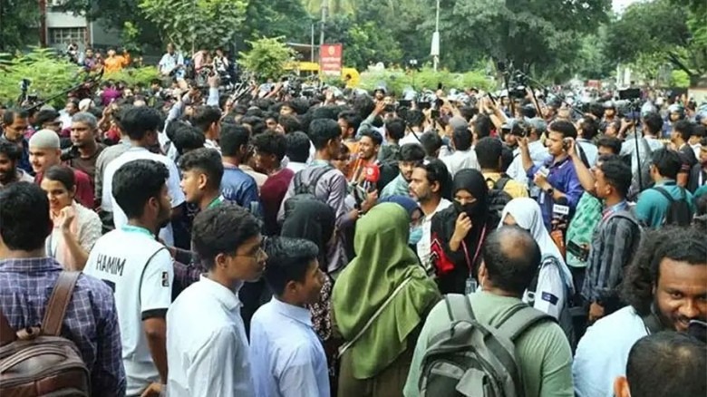 শিক্ষামন্ত্রীর পদত্যাগ আর নয়, এবার ৬ দফা দাবি নিয়ে সচিবালয়ে শিক্ষার্থীরা