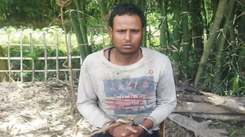 বাংলাদেশিকে আটকের প্রতিবাদে ভারতীয় নাগরিককে ধরে আনলেন এলাকাব