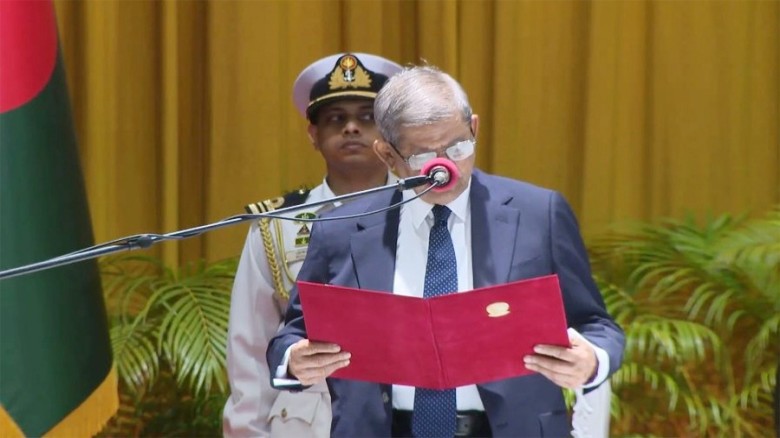 রাষ্ট্রপতি হিসেবে শপথ গ্রহণ করলেন মির্জা ফখরুল ইসলাম আলমগীর