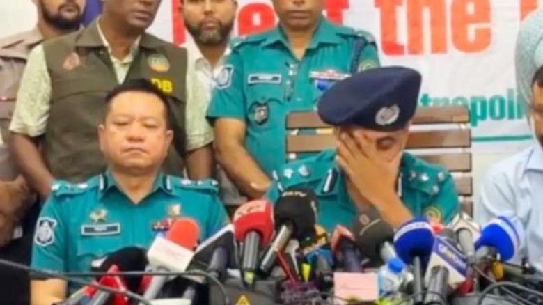 রংপুরে ৪ খুনের বর্ণনা দিতে কাঁদলেন পুলিশ কমিশনার