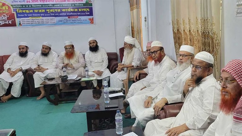 হেফাজতের মধ্যস্থতায়  এক হচ্ছে কওমি ঘরানার ৭ দল